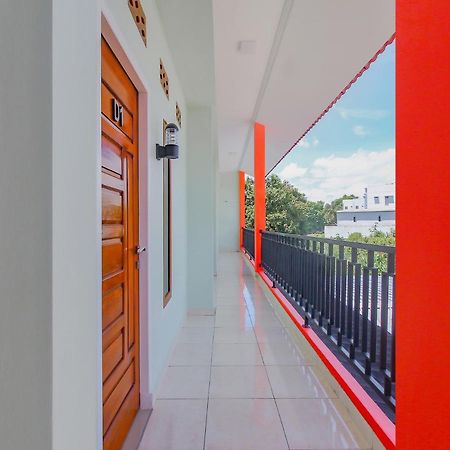 Oyo 90063 Silver Homestay Syariah Perabumulih Екстериор снимка