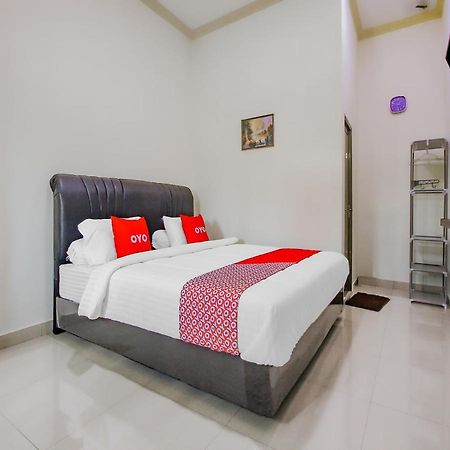Oyo 90063 Silver Homestay Syariah Perabumulih Екстериор снимка