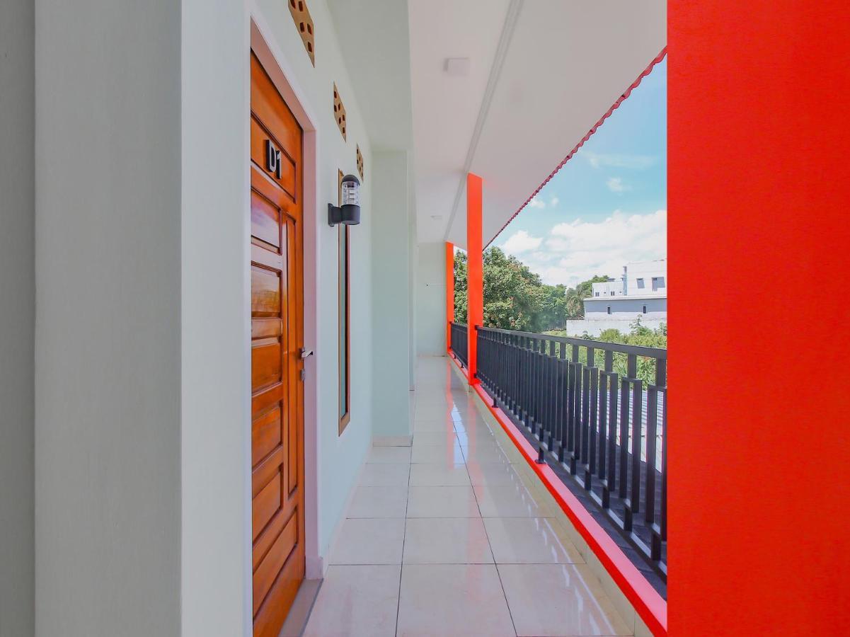 Oyo 90063 Silver Homestay Syariah Perabumulih Екстериор снимка