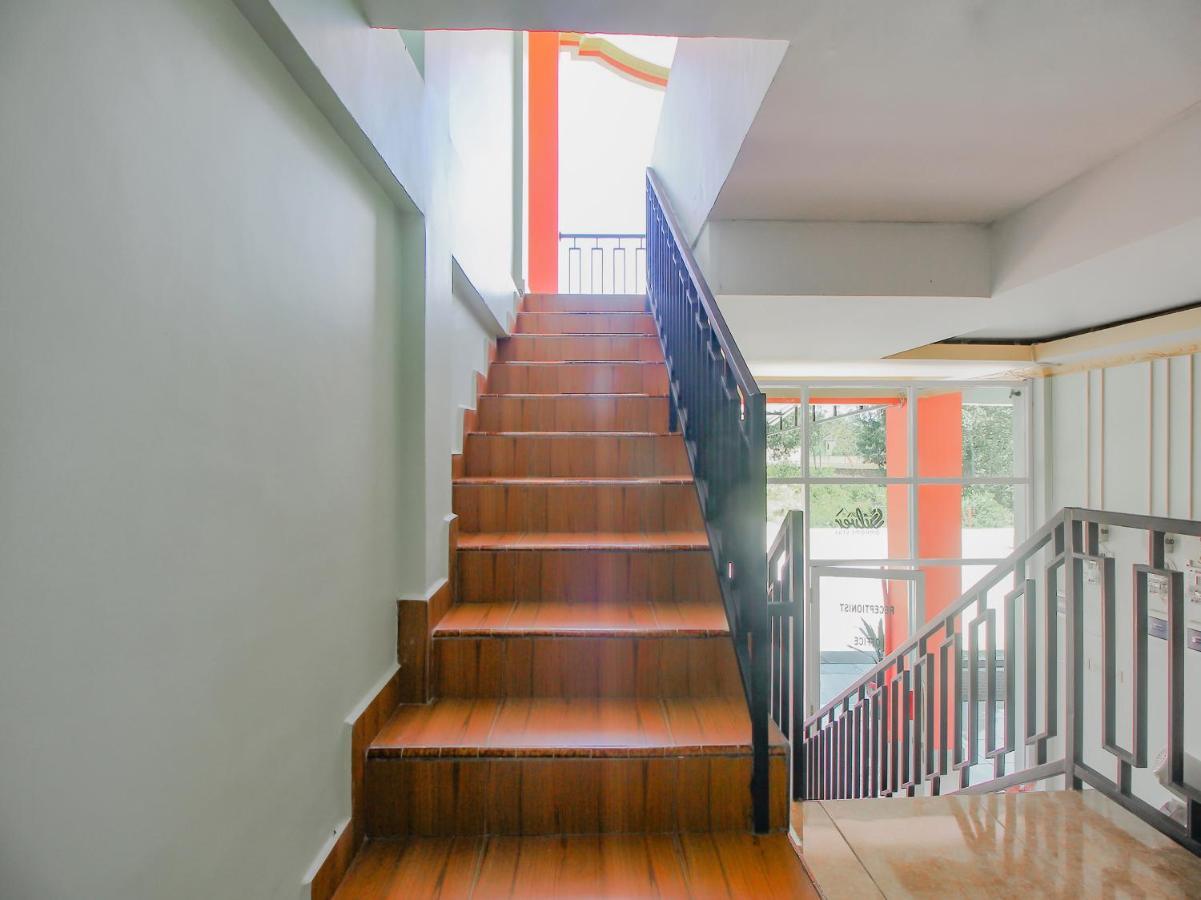 Oyo 90063 Silver Homestay Syariah Perabumulih Екстериор снимка