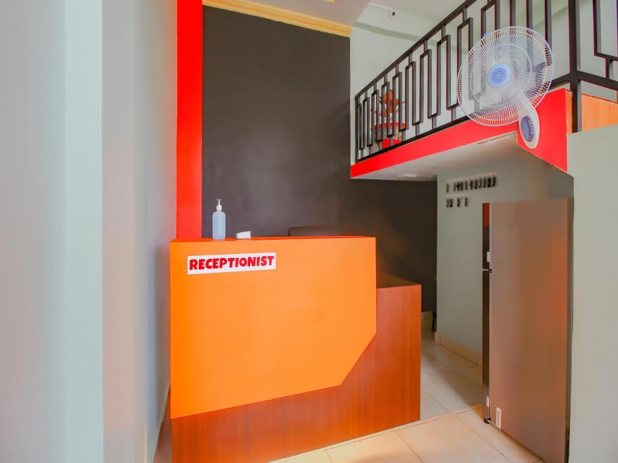 Oyo 90063 Silver Homestay Syariah Perabumulih Екстериор снимка
