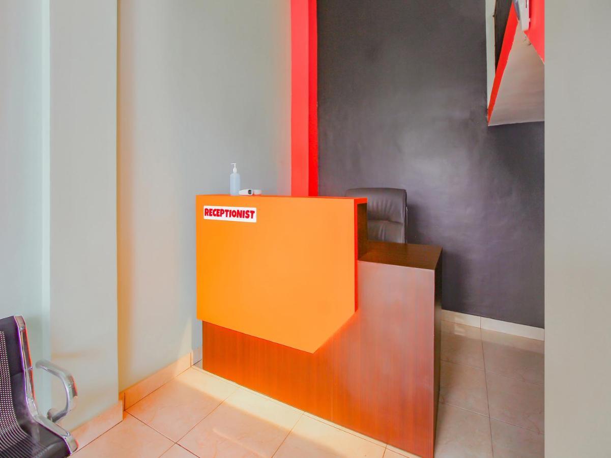 Oyo 90063 Silver Homestay Syariah Perabumulih Екстериор снимка