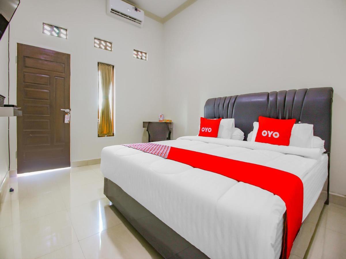 Oyo 90063 Silver Homestay Syariah Perabumulih Екстериор снимка