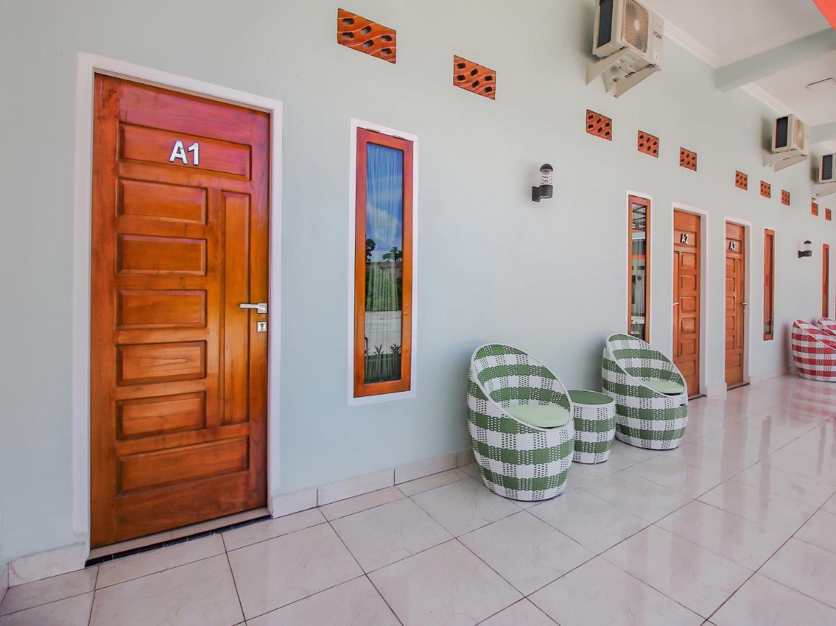 Oyo 90063 Silver Homestay Syariah Perabumulih Екстериор снимка