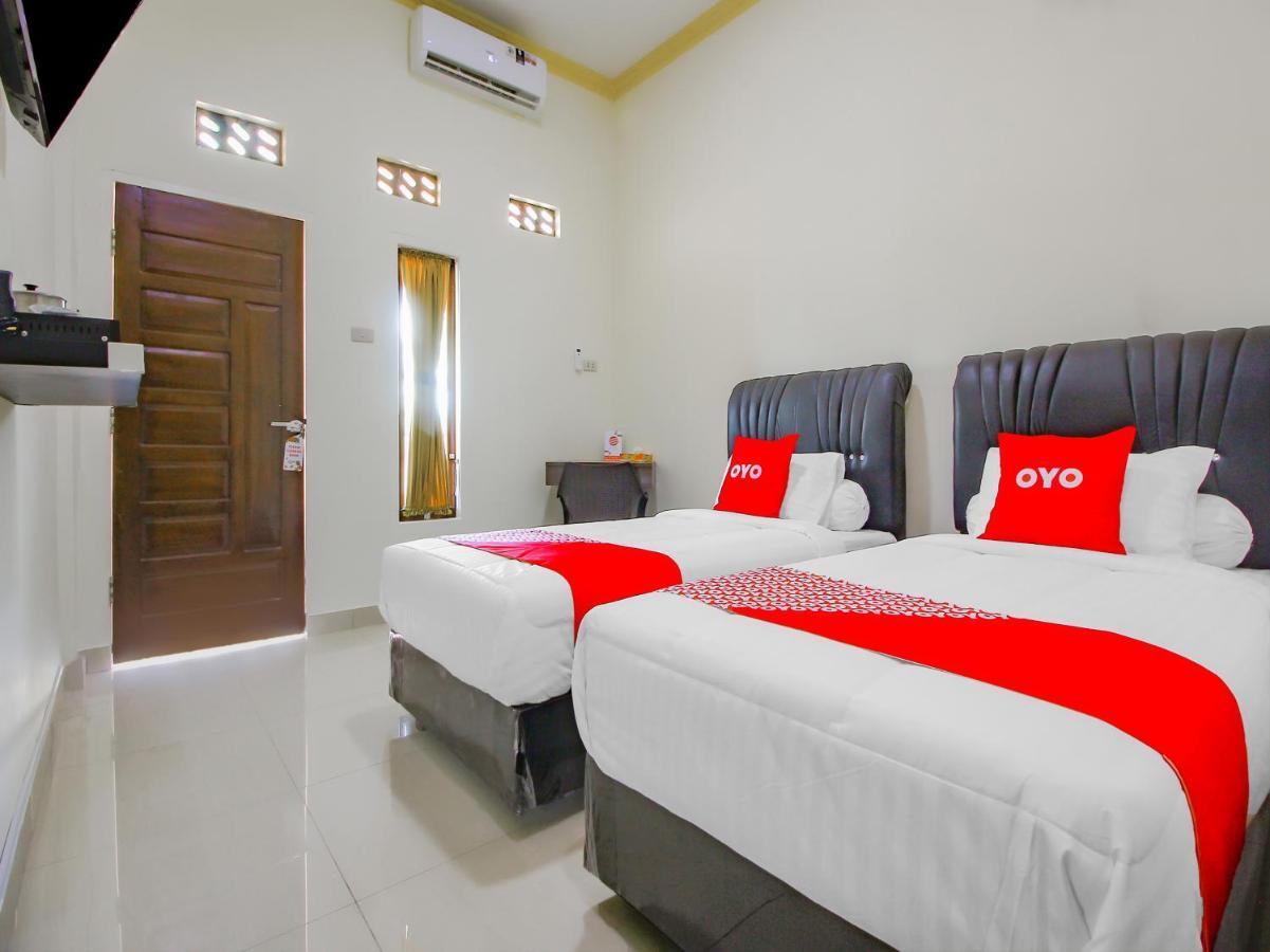 Oyo 90063 Silver Homestay Syariah Perabumulih Екстериор снимка
