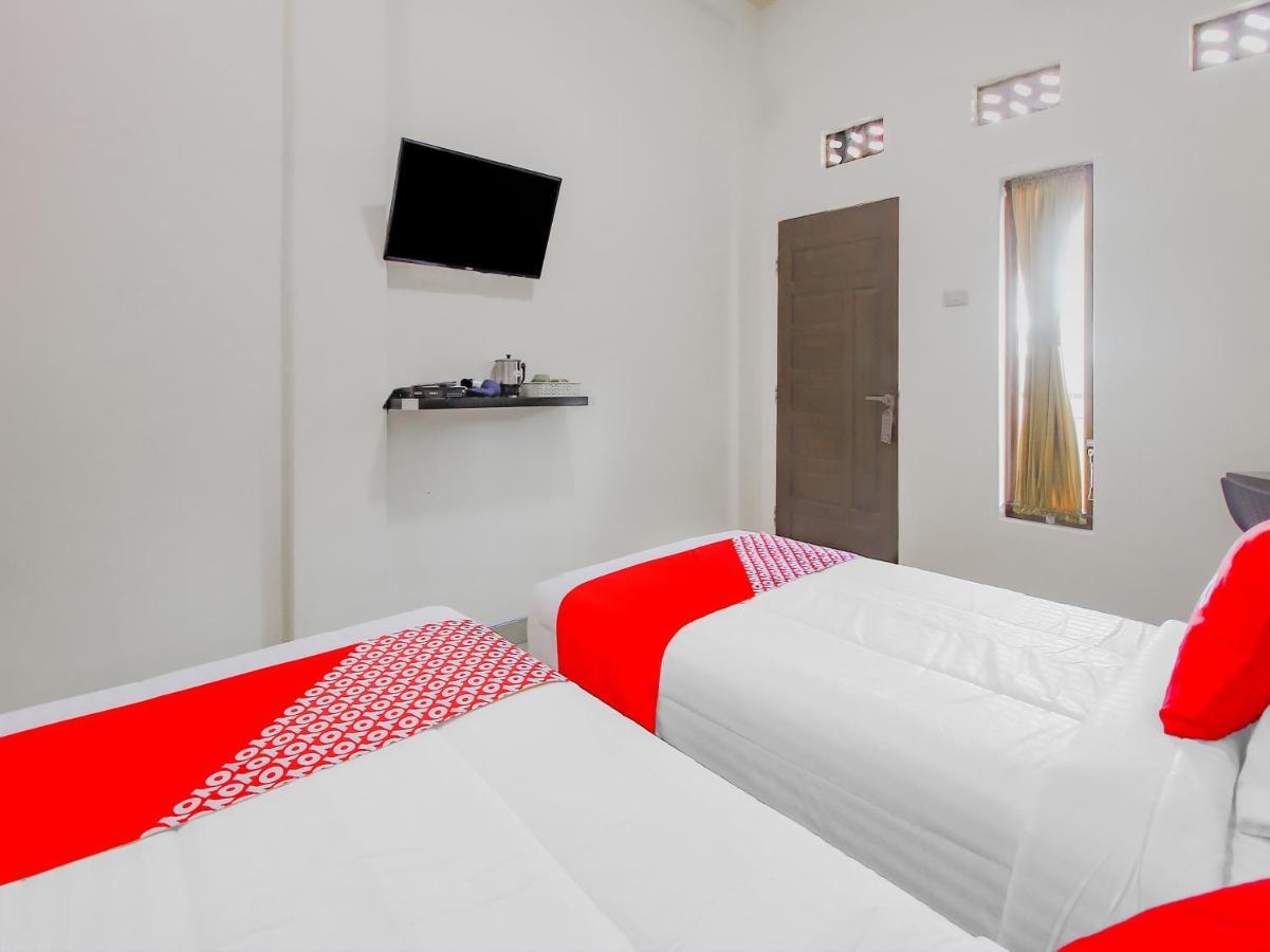 Oyo 90063 Silver Homestay Syariah Perabumulih Екстериор снимка