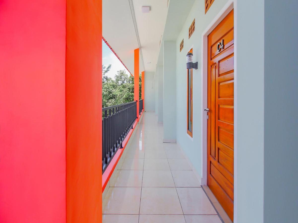 Oyo 90063 Silver Homestay Syariah Perabumulih Екстериор снимка