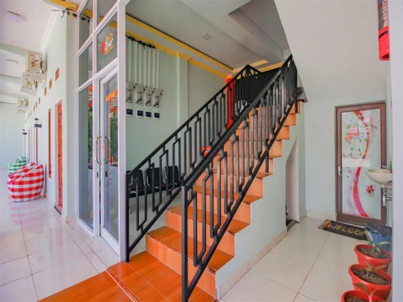 Oyo 90063 Silver Homestay Syariah Perabumulih Екстериор снимка